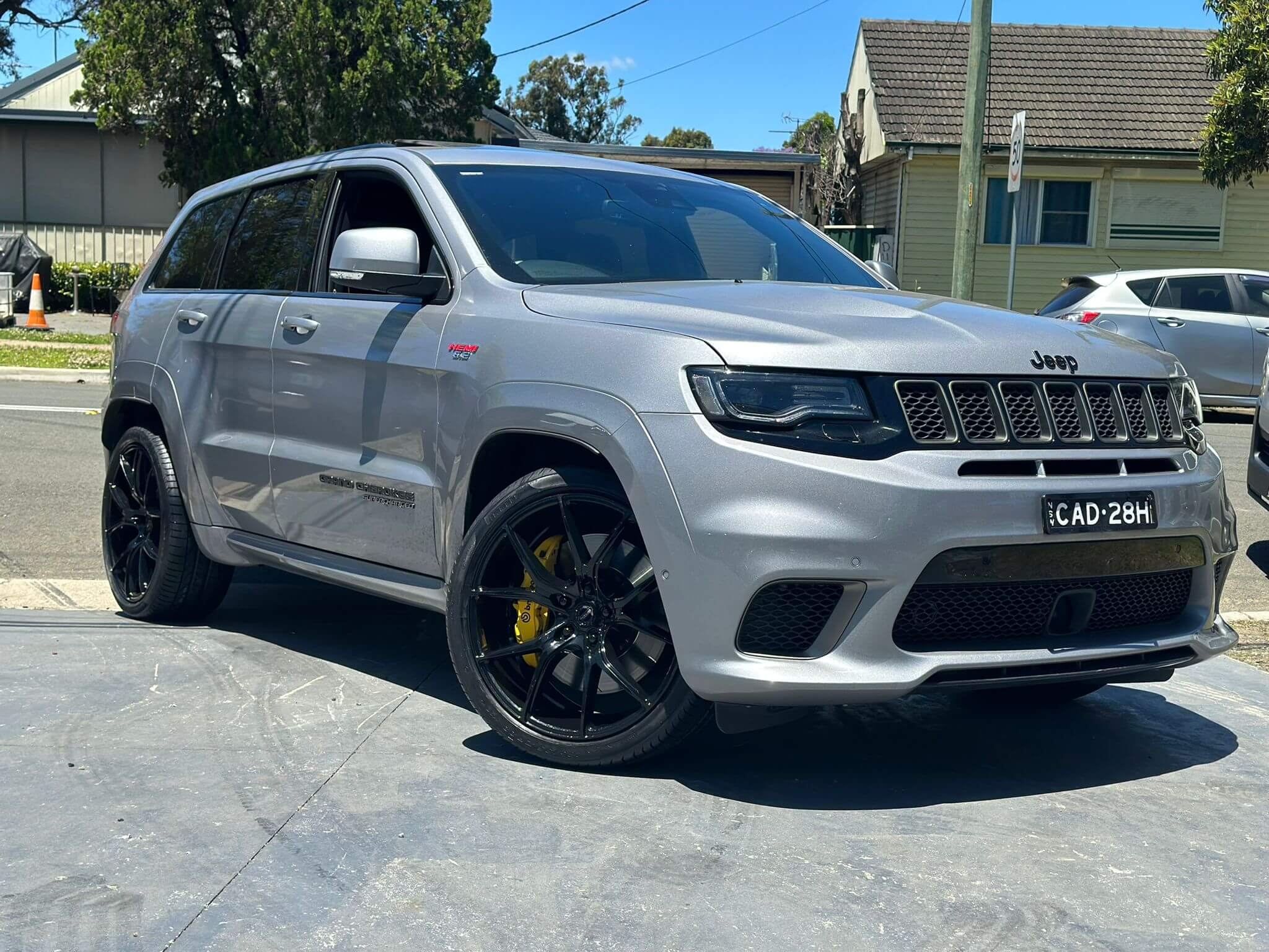 Jeep_Grand_Cherokee_Wheels_GT_Form_Venom_Gloss_Black_Rims_1