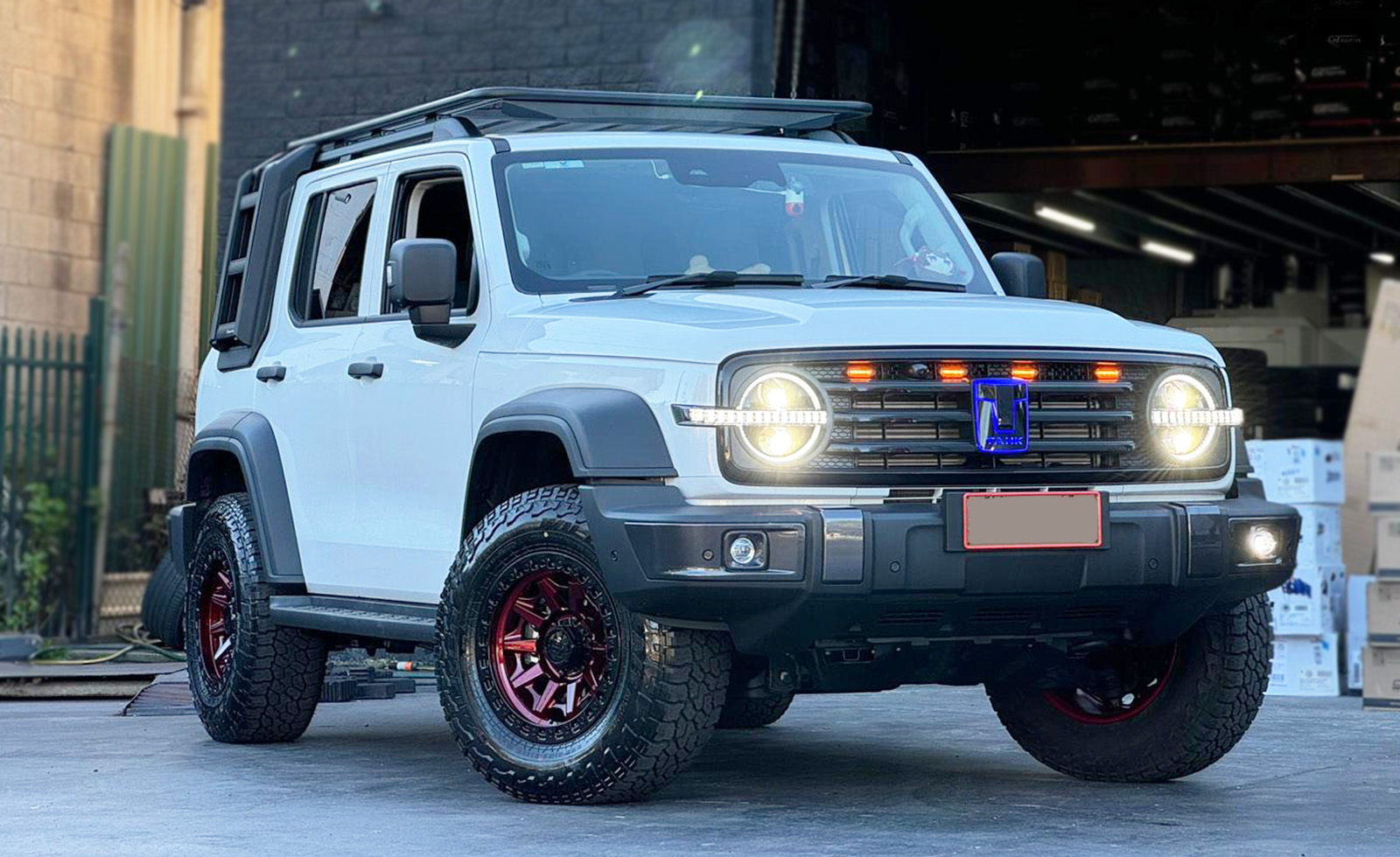 TANK_300_WHEELS_BLACK_ROCK_CAGE_ILLUSION_RED_17INCH_RIMS